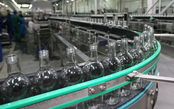 Производитель водки перевел ВСУ больше миллиарда рублей. Эти деньги он получил от бизнеса в России